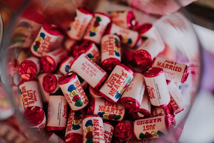 Alice + Ben: Una boda colorida en un mini golf de dinosaurios 12