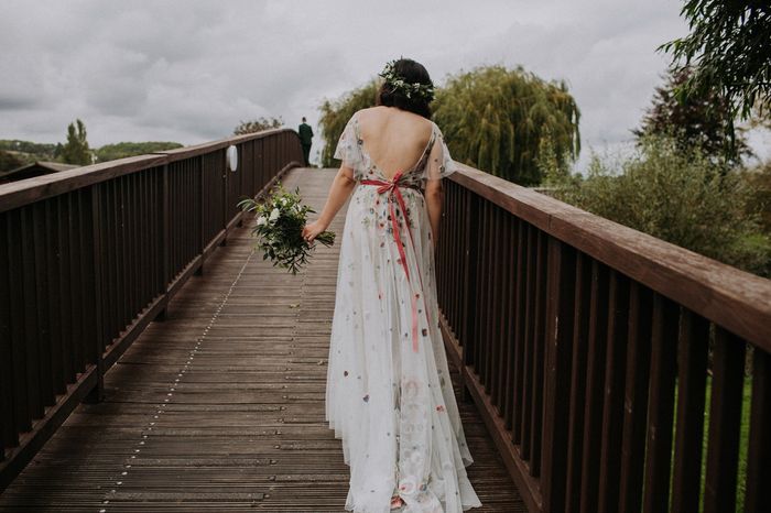 Alice + Ben: Una boda colorida en un mini golf de dinosaurios 20