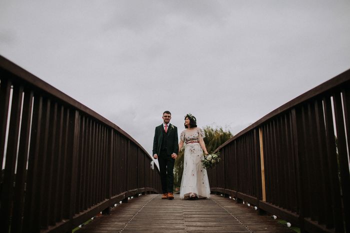 Alice + Ben: Una boda colorida en un mini golf de dinosaurios 23