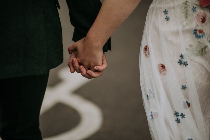 Alice + Ben: Una boda colorida en un mini golf de dinosaurios 26