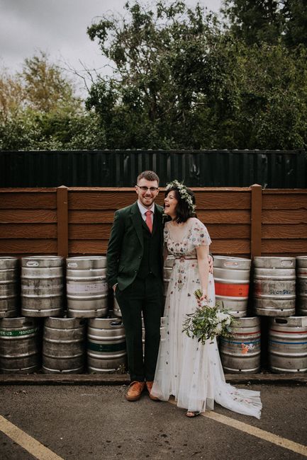 Alice + Ben: Una boda colorida en un mini golf de dinosaurios 31