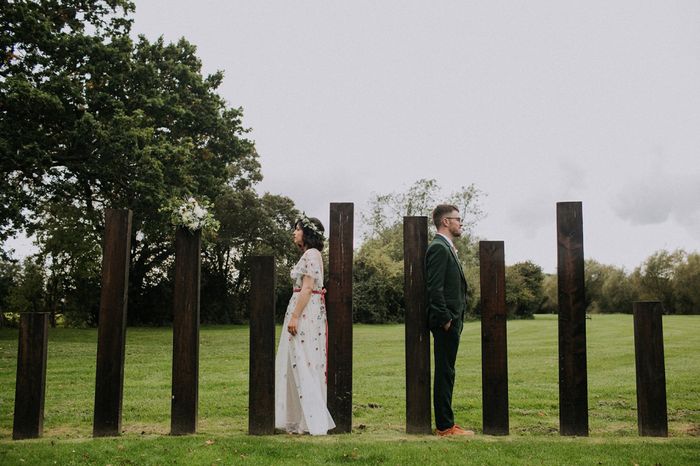 Alice + Ben: Una boda colorida en un mini golf de dinosaurios 34