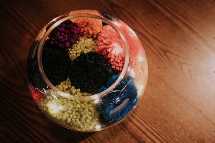 Alice + Ben: Una boda colorida en un mini golf de dinosaurios 38