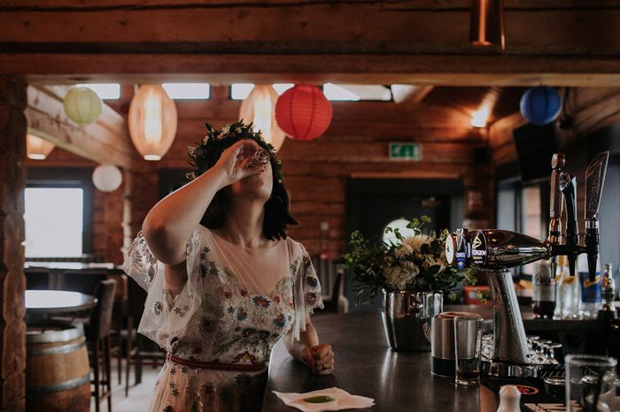 Alice + Ben: Una boda colorida en un mini golf de dinosaurios 40