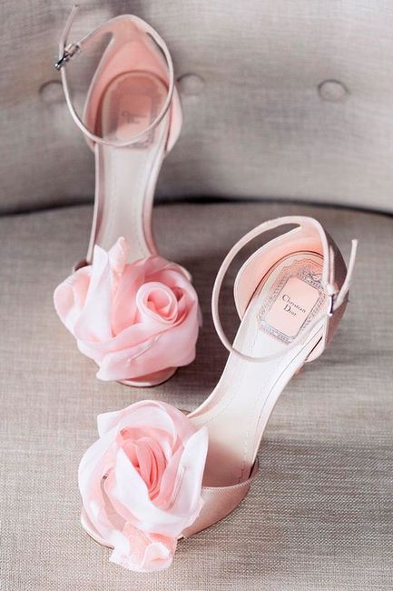 Zapatos de novia en color rosa 💗 12