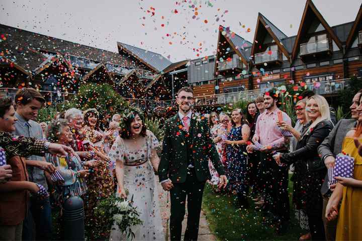 Alice + Ben: Una boda colorida en un mini golf de dinosaurios - 4