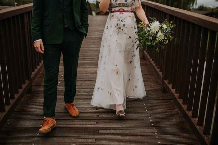 Alice + Ben: Una boda colorida en un mini golf de dinosaurios - 6