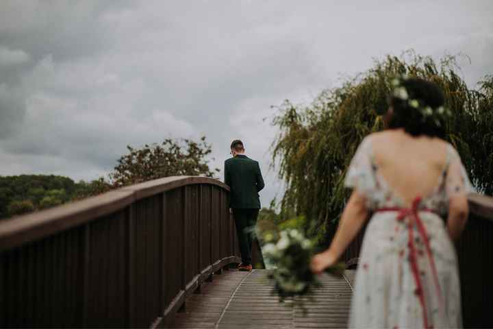 Alice + Ben: Una boda colorida en un mini golf de dinosaurios - 9