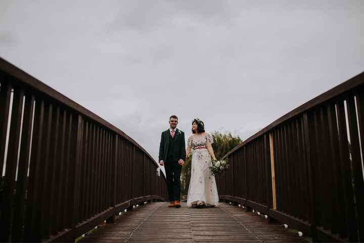 Alice + Ben: Una boda colorida en un mini golf de dinosaurios - 23