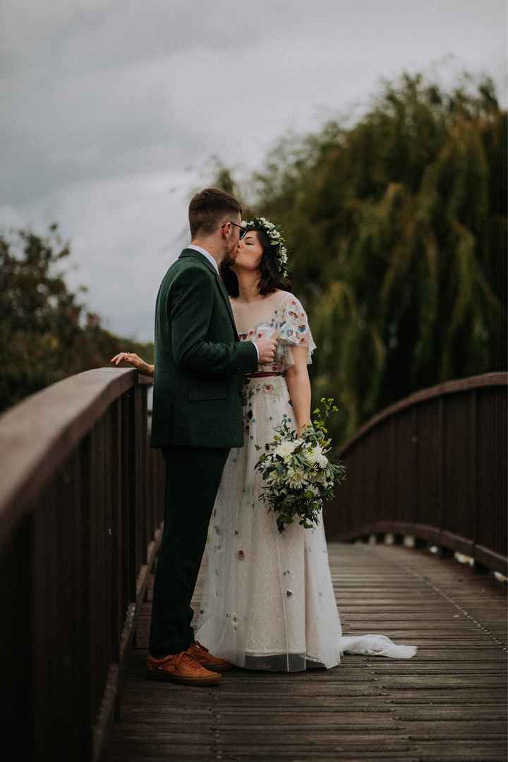 Alice + Ben: Una boda colorida en un mini golf de dinosaurios - 24
