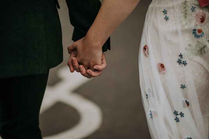 Alice + Ben: Una boda colorida en un mini golf de dinosaurios - 26