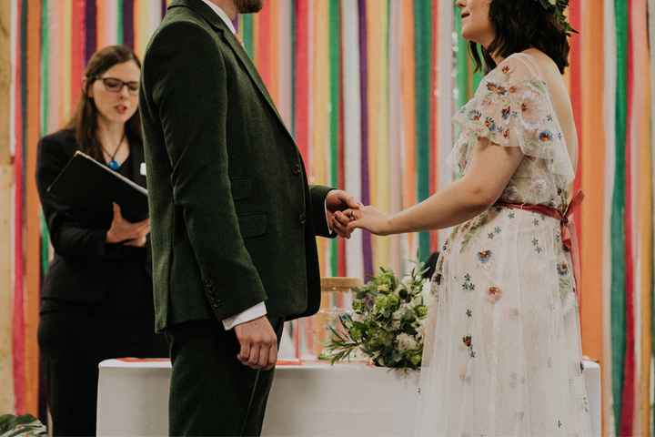 Alice + Ben: Una boda colorida en un mini golf de dinosaurios - 46
