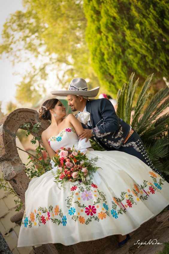 Vestido de novia con un toque muy mexicano - 4