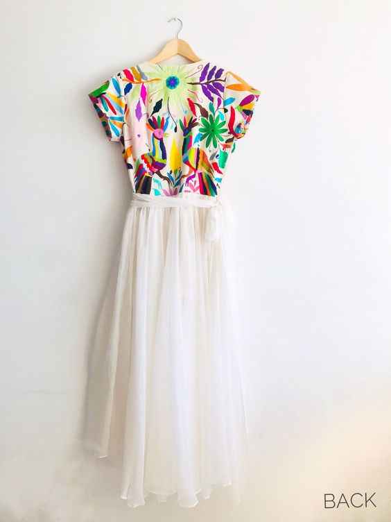 Vestido de novia con un toque muy mexicano - 11