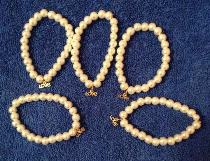 Las primeras pulseras terminadas