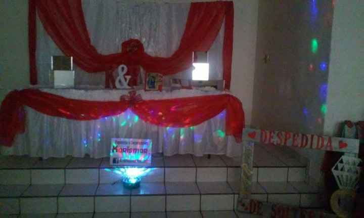 mesa de honor (aun no llegaba el pastel)