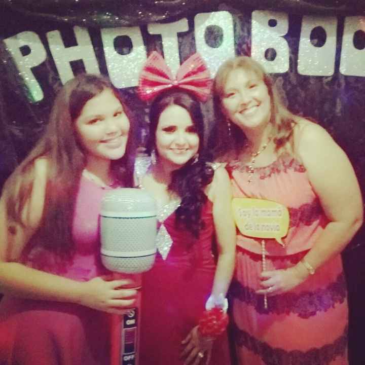 con mi mmá postiza y su hija, ella es mi madrina de velación 