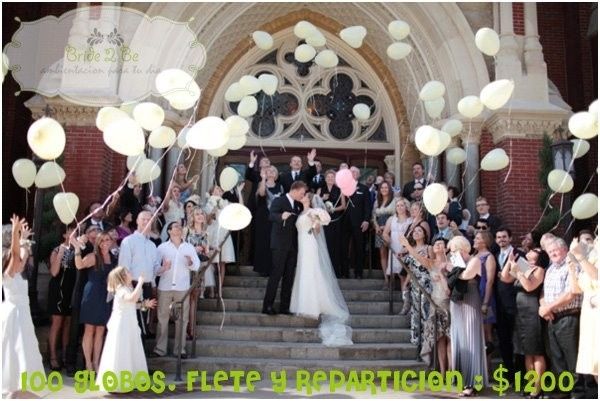 globos al salir de la iglesia