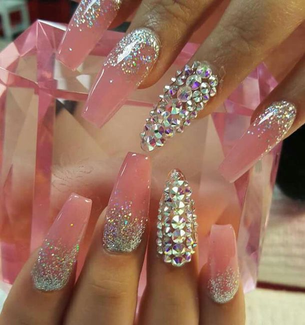 Ideas de uñas 💕👰👑 - 2