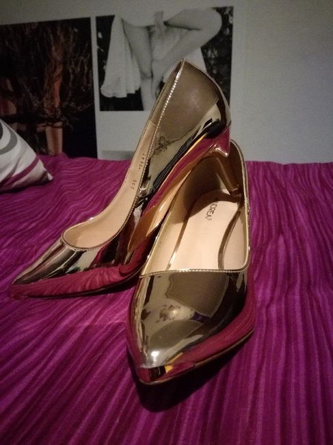 De compras: reloj, tocado, liga, chaquetas y zapatillas. - 7