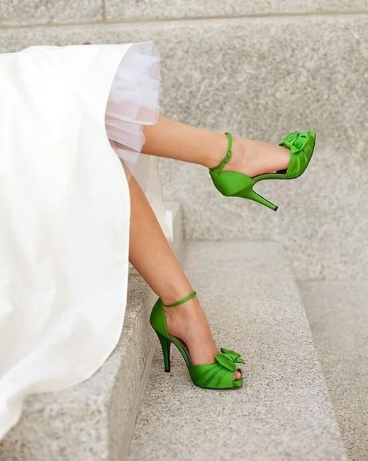 ¡5 motivos para animarte a usar tacones de color en tu boda! 3