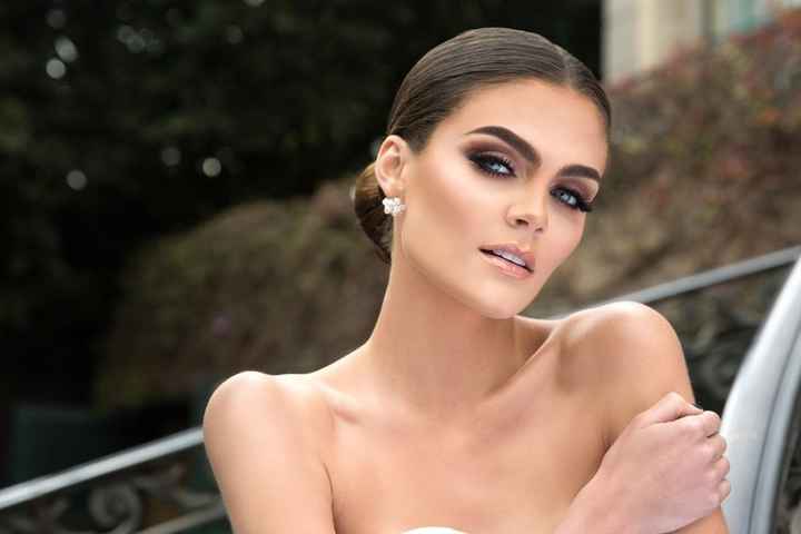 A) Maquillaje de novia agua