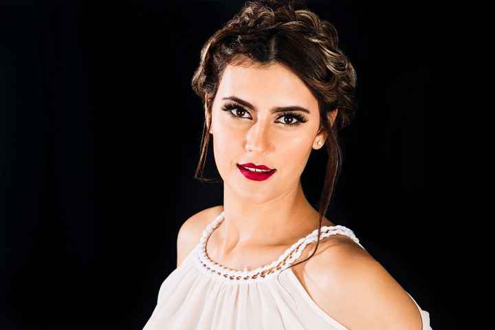 C) Maquillaje de novia fuego