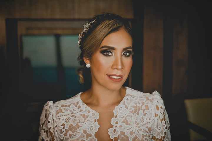 D) Maquillaje de novia tierra