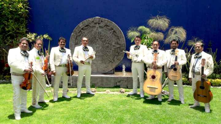 a) Que me lleven mariachis