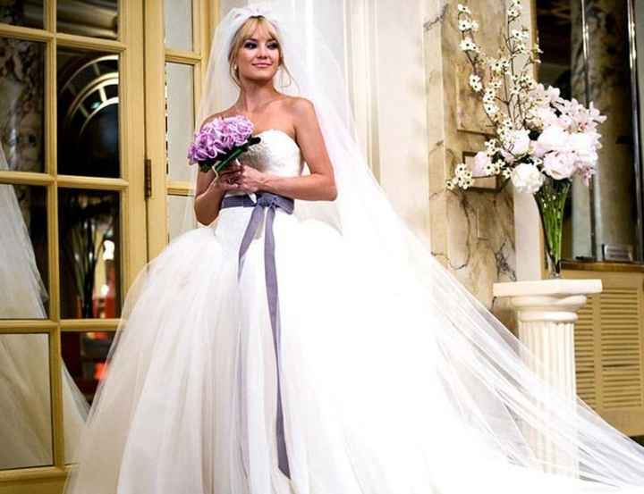 C) El despampanante vestido de Olivia en Guerra de Novias