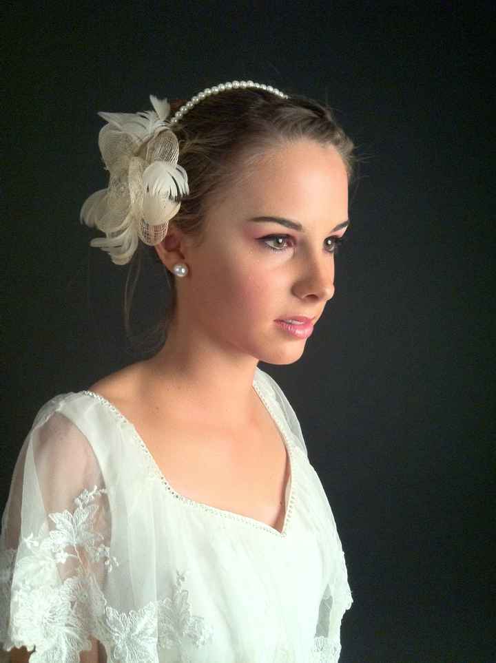 A) Un romántico maquillaje en tonos rosas