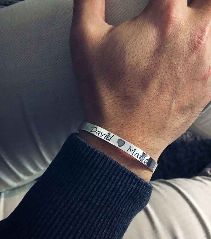 2) Pulsera grabada