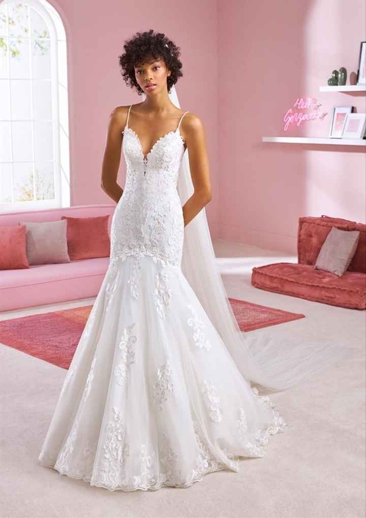 C) Un estilo trompeta que revele tus curvas