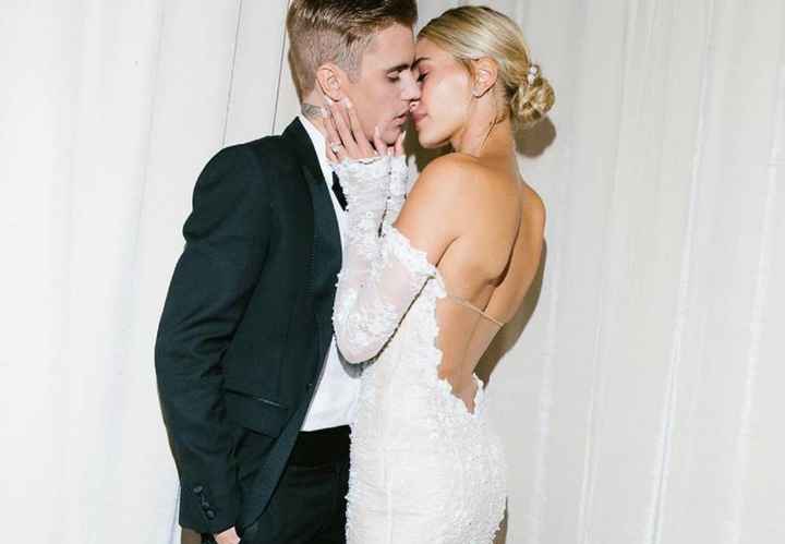 ¿Cuántas ⭐ le das al escote de espalda de Hailey Baldwin? - 1