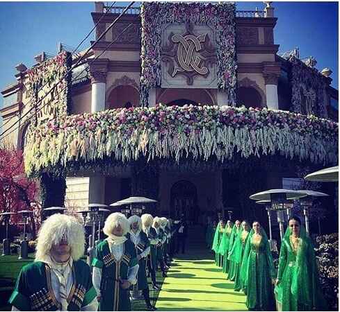 Está pareja gastó un billón de dólares en su boda!! - 8