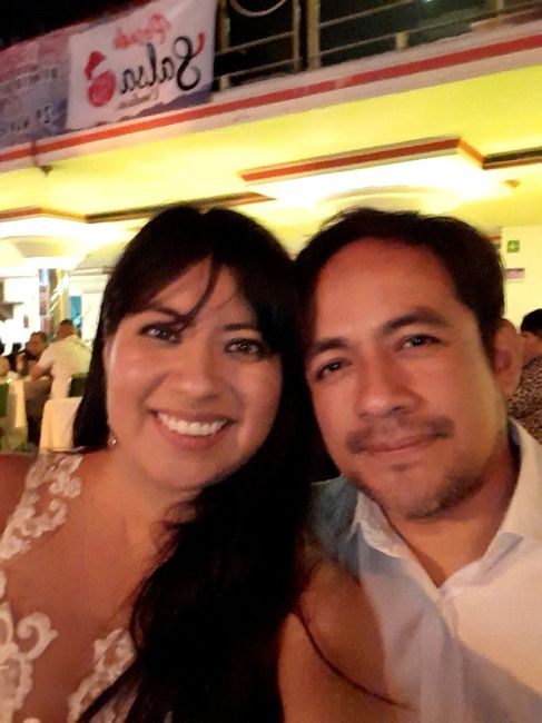 Éxito en nuestro primer aniversario, sí me puse mi vestido. 2