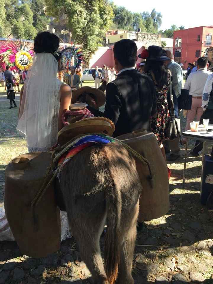 Paparazzi de novios con burrito