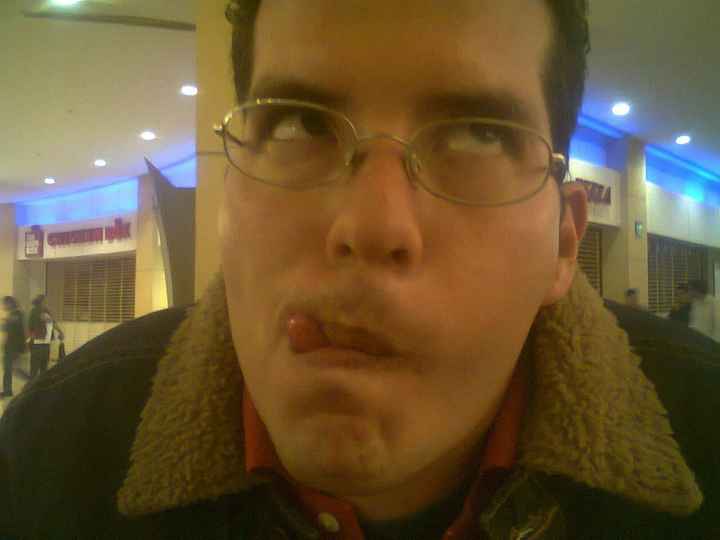 haciendo muecas jeje