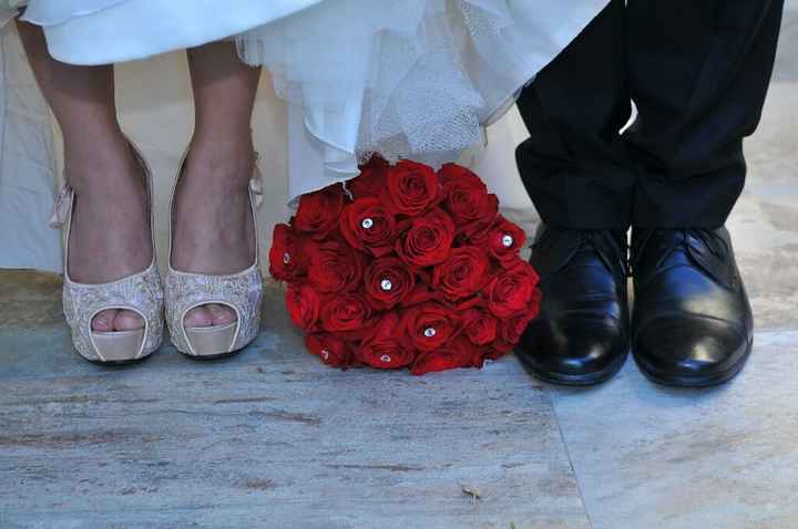 ¡mis zapatillas, tienen un pequeño detalle! - 1