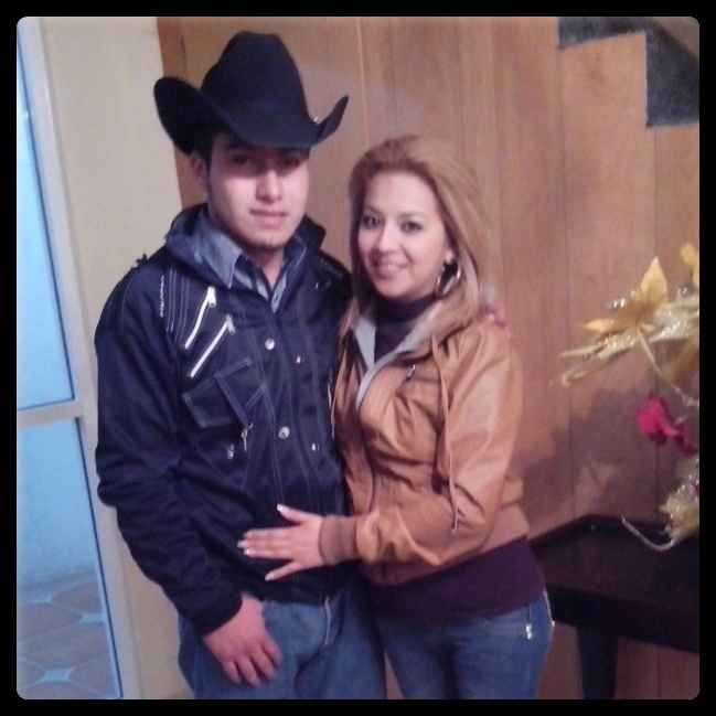 Fotos con sus prometidos!♥️ - 1