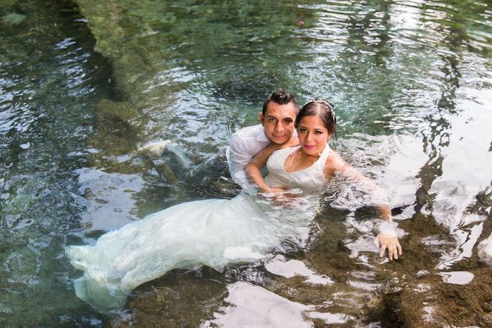 ¡Novia en apuros! Sesión bajo el agua... - 1