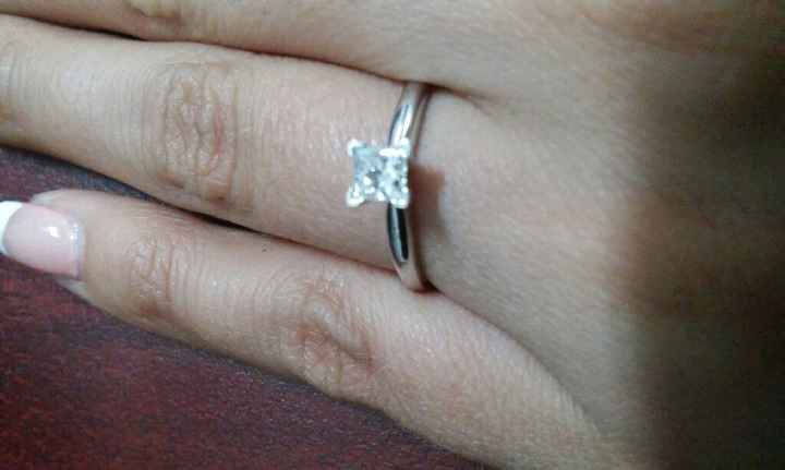 Les presumo mi anillo de Compromiso!!