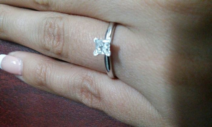 Les presumo mi anillo de Compromiso!!