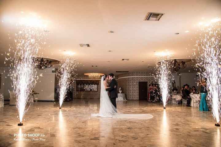 NUESTRO PRIMER BAILE DE ESPOSOS