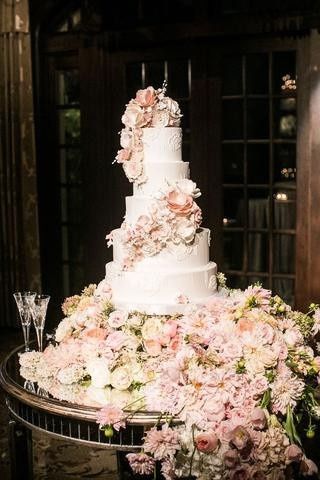Diferentes estilos para el pastel de bodas 16
