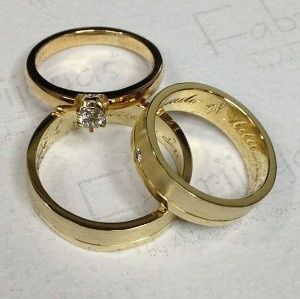 Argollas y anillo de compromiso 16
