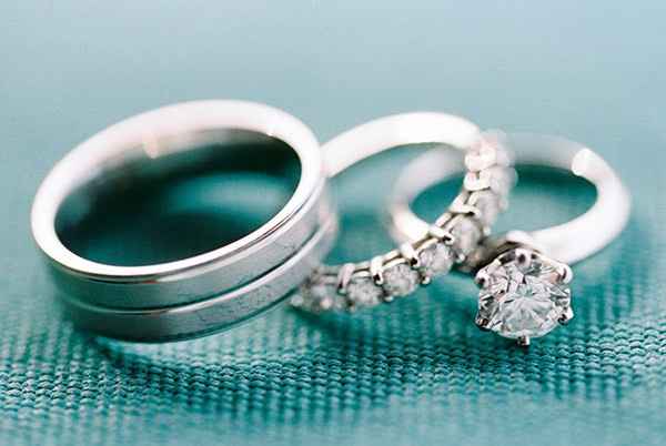 Argollas y anillo de compromiso - 4