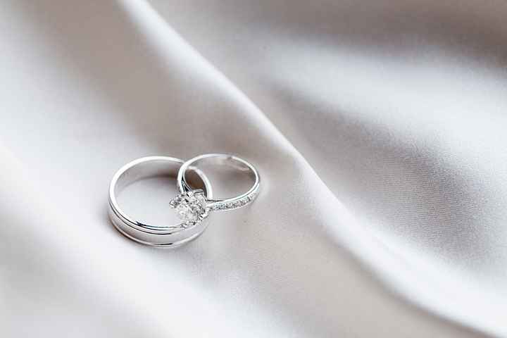 Argollas y anillo de compromiso - 17