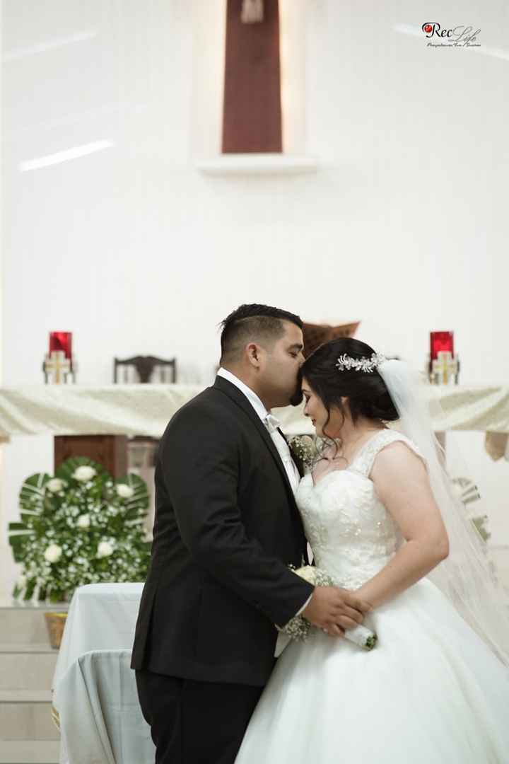 El primer beso de esposos - 1