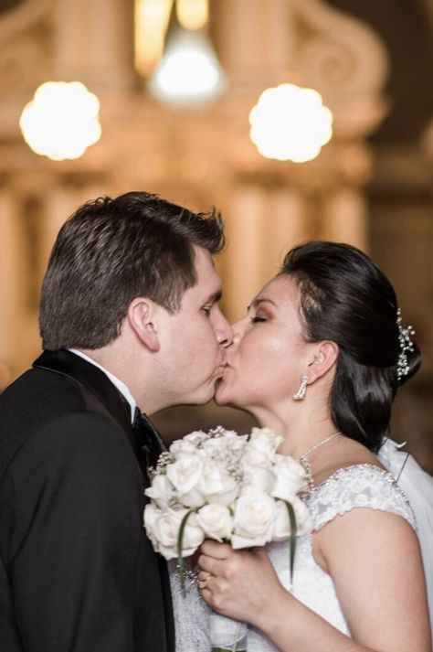 El primer beso de esposos - 2